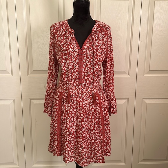 American Rag Dresses & Skirts - 💖American Rag rust/cream dress with lace details.